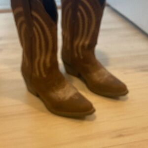 Elegant Brown Heeled Boots